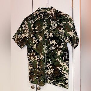NWT Dogg Supply by Snoop Dogg Camo short sleeve button down shirt